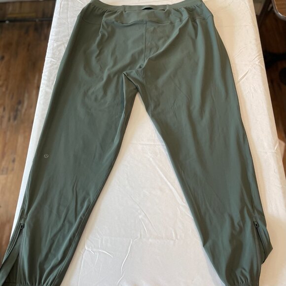 Lululemon men's yoga pants in olive green size large - Picture 3 of 4